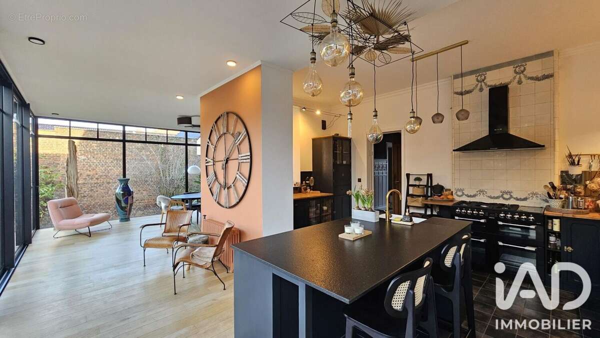 Maison 234 m² à Saint-Amand-Les-Eaux  - photo 9