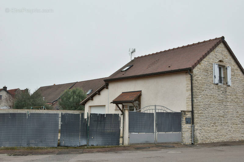 Maison à FLAGEY-ECHEZEAUX