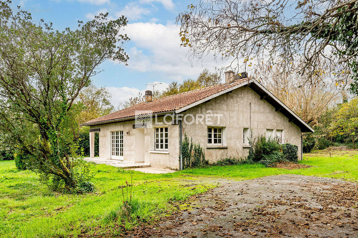 Maison à AMBARES-ET-LAGRAVE