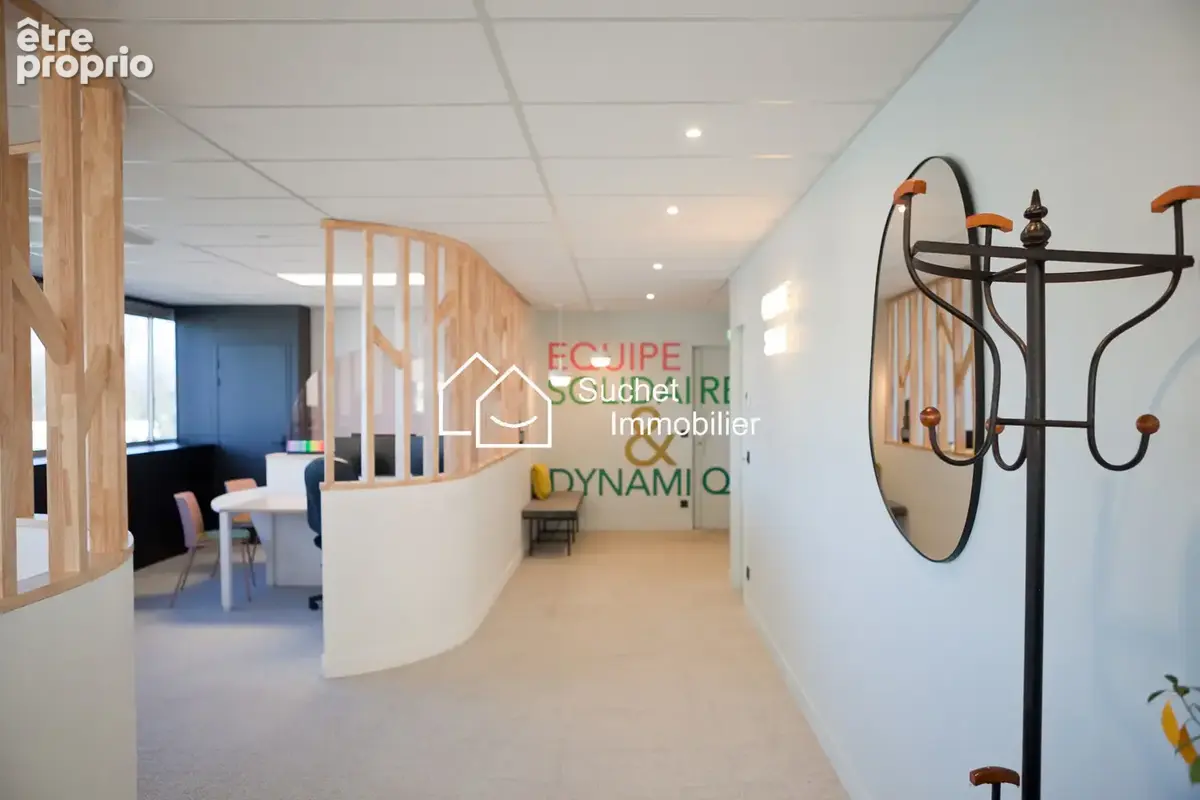 Bureaux contemporains de 121 m2 entièrement rénovés avec 4 stationnements privatifs   DPE C - photo 6