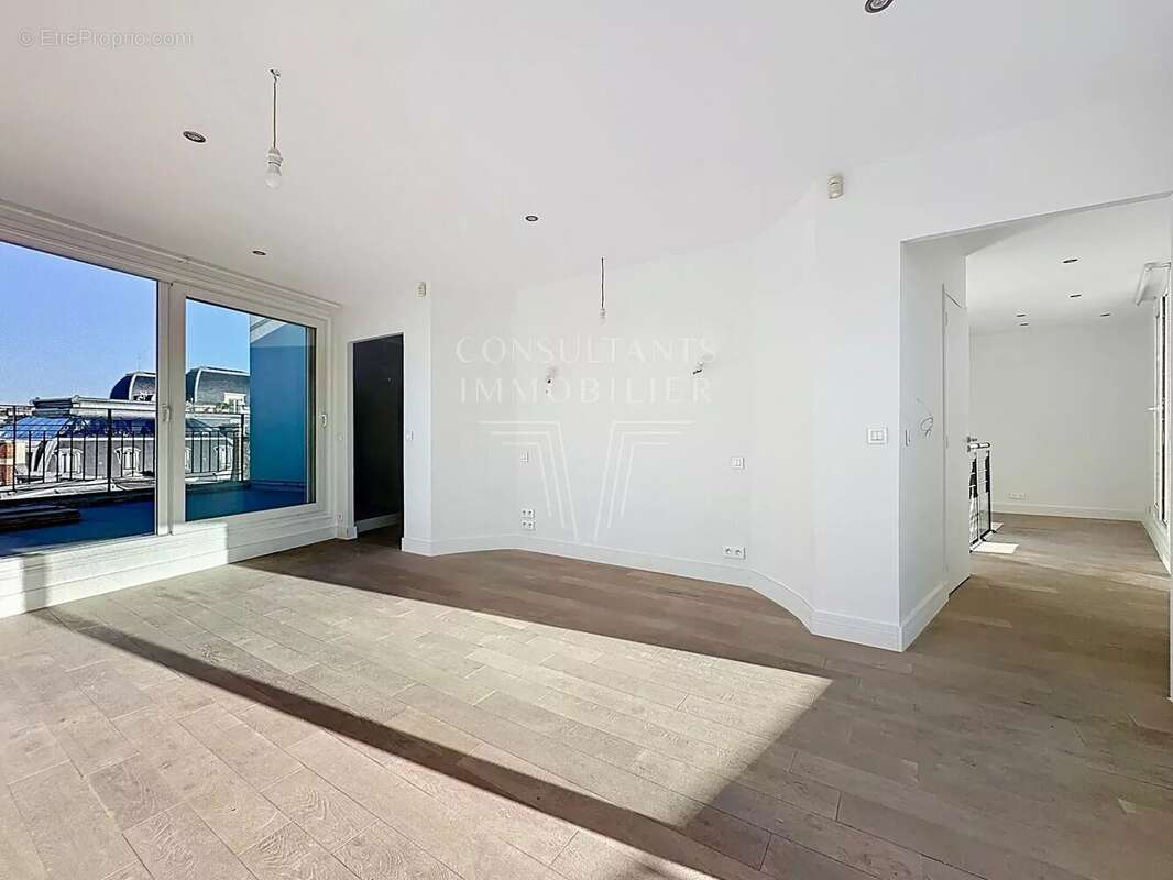 Appartement à PARIS-16E