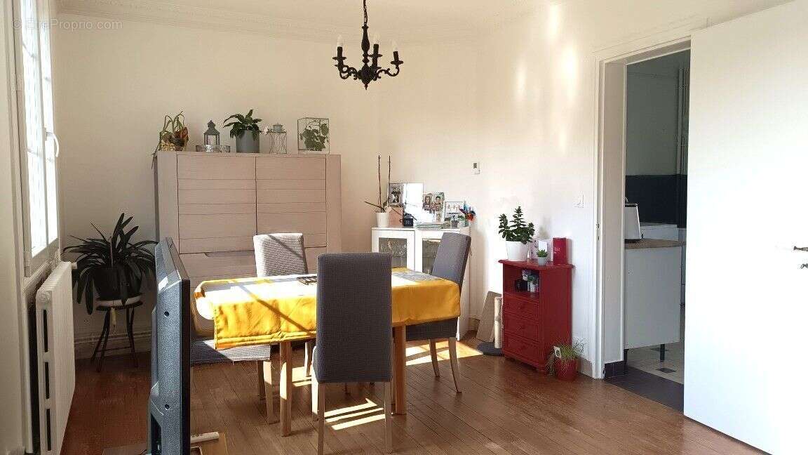 Maison à ARGENCES