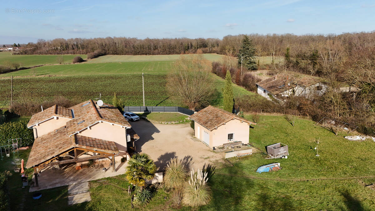 Maison à SAINT-JEAN-DE-THURIGNEUX