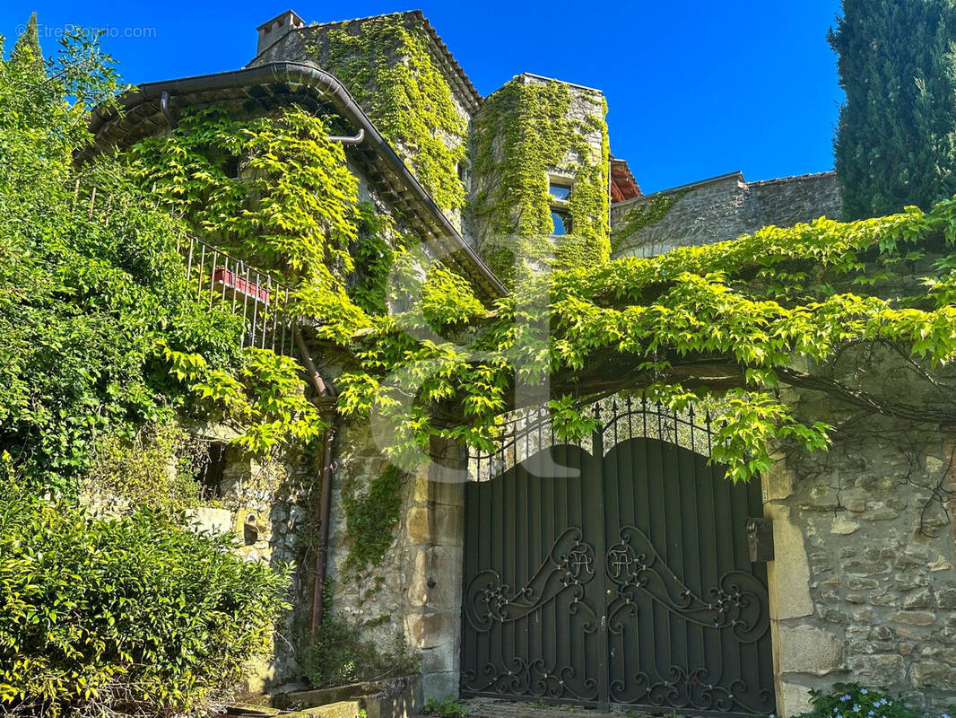 Maison à LA BEGUDE-DE-MAZENC