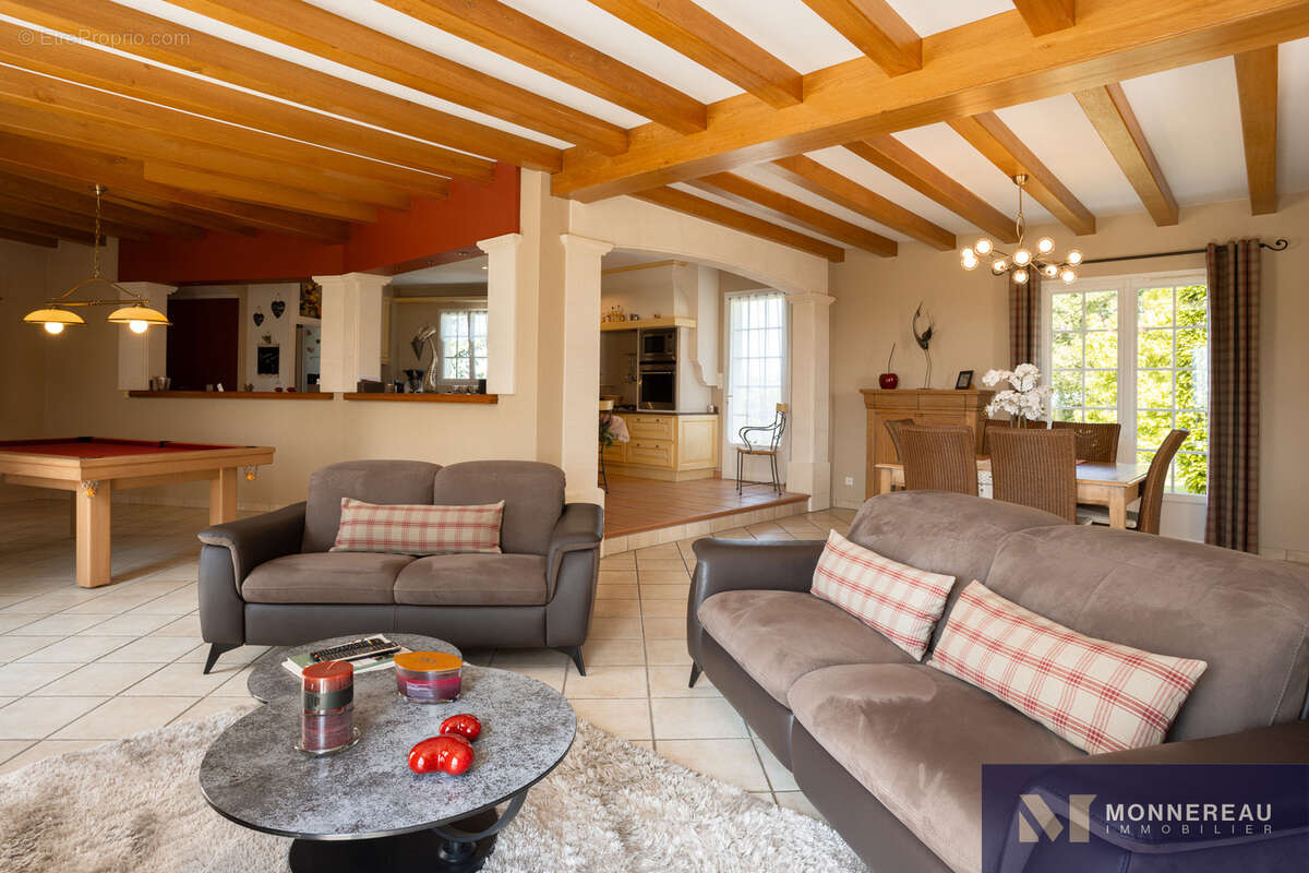 Maison à BARBEZIEUX-SAINT-HILAIRE