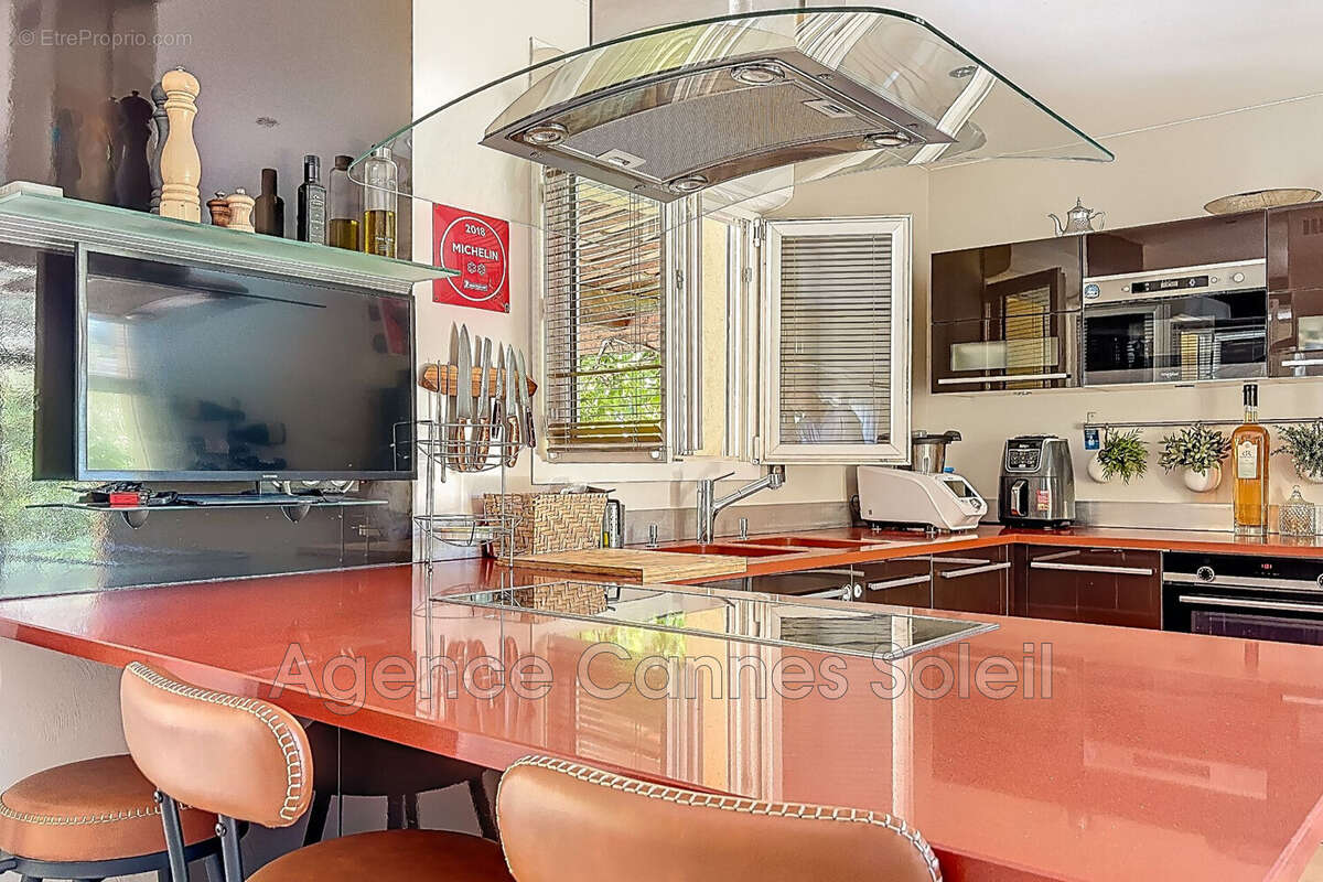 Maison à LA ROQUETTE-SUR-SIAGNE