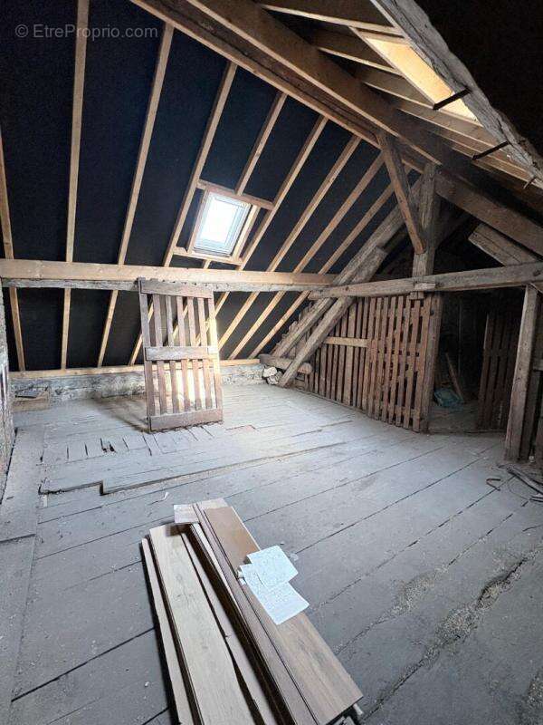 Lons-le-Saunier Centre ? Appartement 61 m² avec grenier aménageable de 30 m² - photo 7