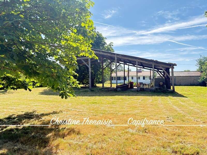 Maison à COMMEQUIERS