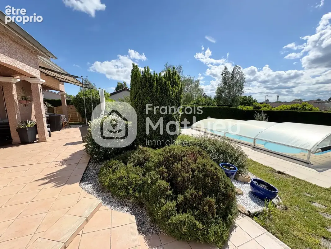 Saint André de Corcy : Maison plain-pied 100m2 hab - 3ch - garage - piscine couverte - 770m2 de terrain - photo 2