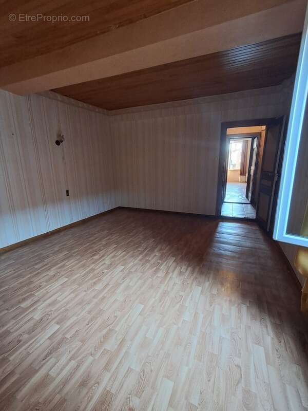 Maison de village traversante, grand garage, grange et fort potentiel – Pexiora - photo 12