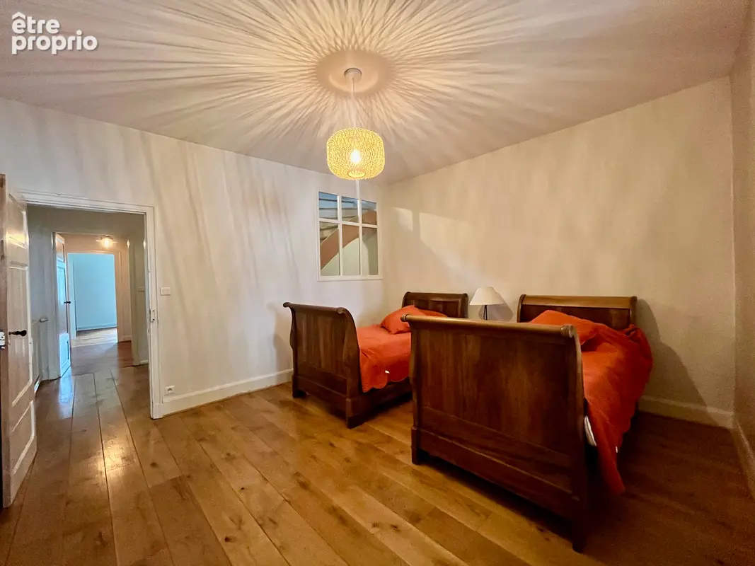 Villeneuve-sur-Lot, à deux pas du centre-ville, magnifique maison en pierre de 193 m² sur un terrain d'environ 180 m². Énorme co - photo 11