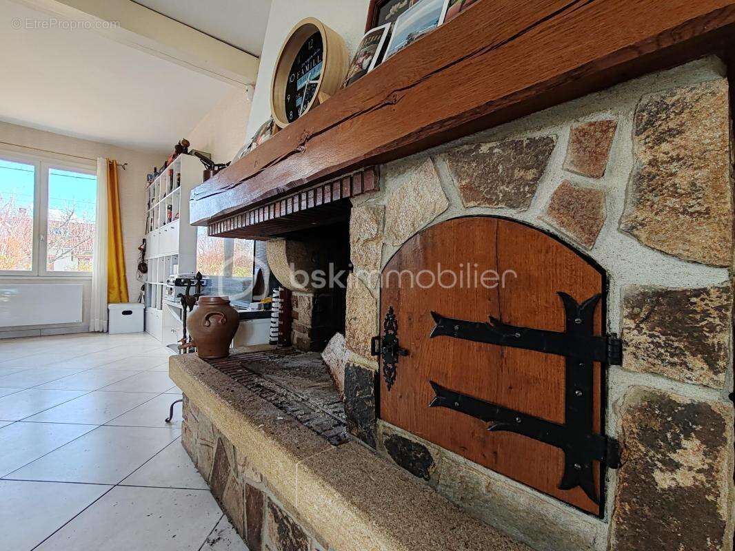 Maison à LES BORDES