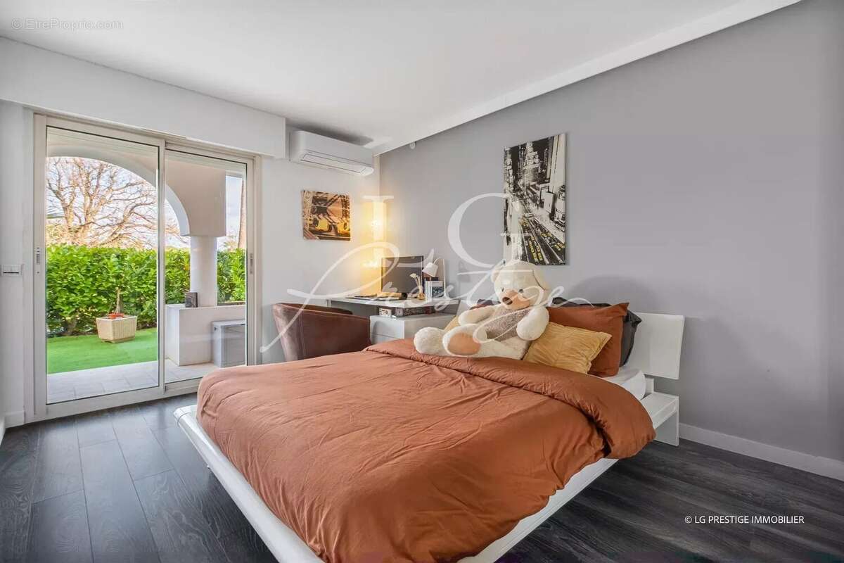 Appartement à MANDELIEU-LA-NAPOULE