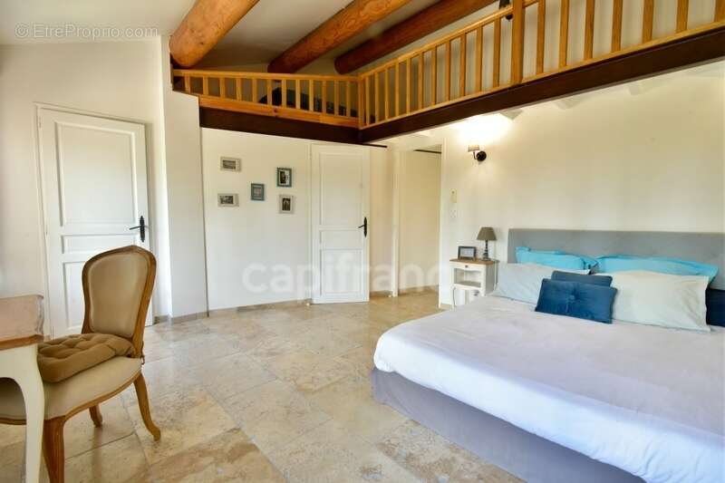 Appartement à SAINT-PIERRE-DE-MEZOARGUES