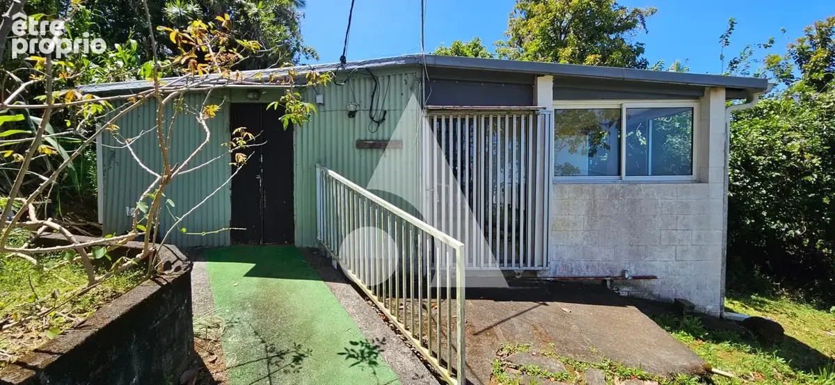 Maison T2 à rénover sur terrain de 384 m² avec vue mer - Proche du centre-ville de Petite-Île - photo 1