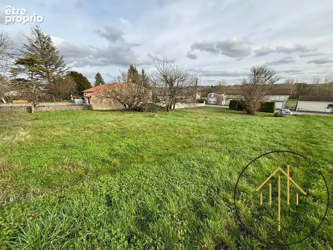 Terrain à LIGNIERES-SONNEVILLE