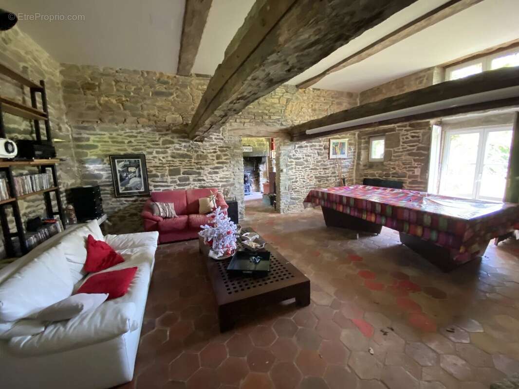 Maison à CARROUGES