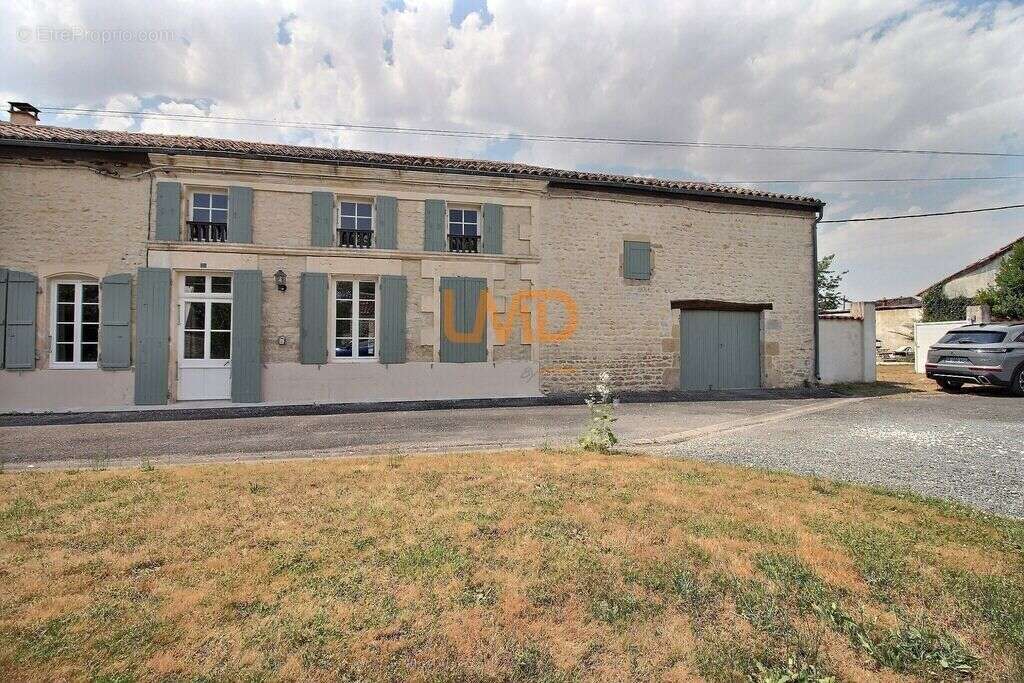 Demeure ancienne rénovée avec piscine - photo 19