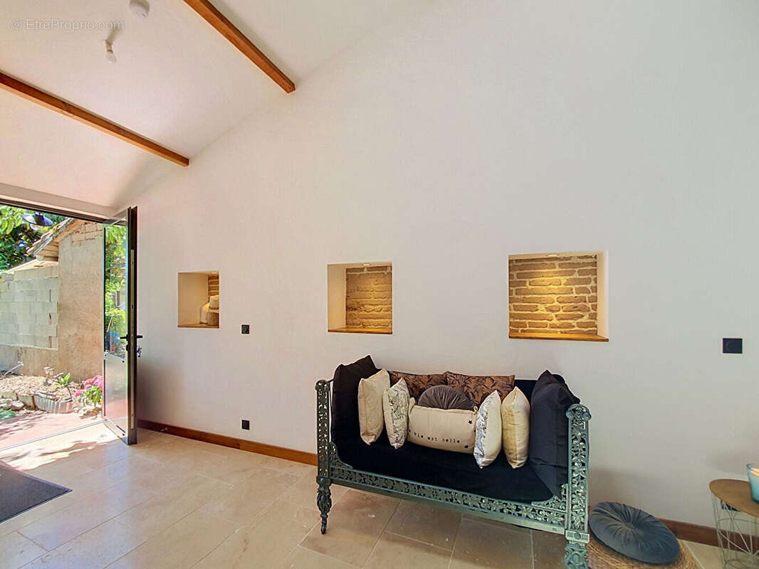 Bessières, maison de type 6 de 158 m² sur une parcelle de 674 m² environ ! - photo 11