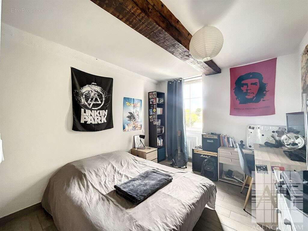 Maison à MONTREUIL-POULAY