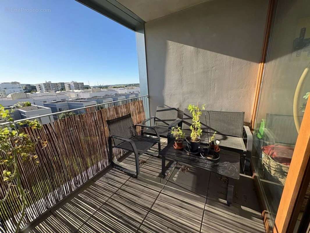 Appartement à BEAUZELLE