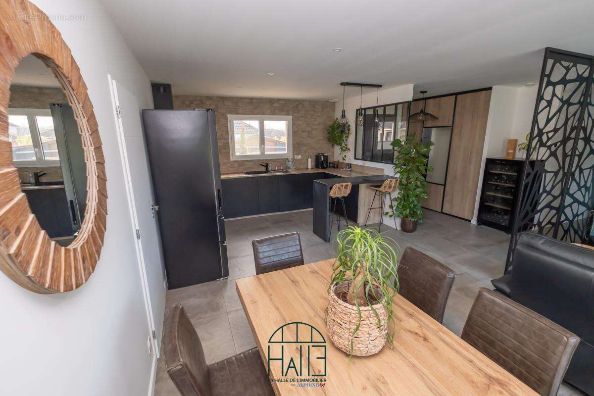 Maison 92 m² à Varetz  - photo 4