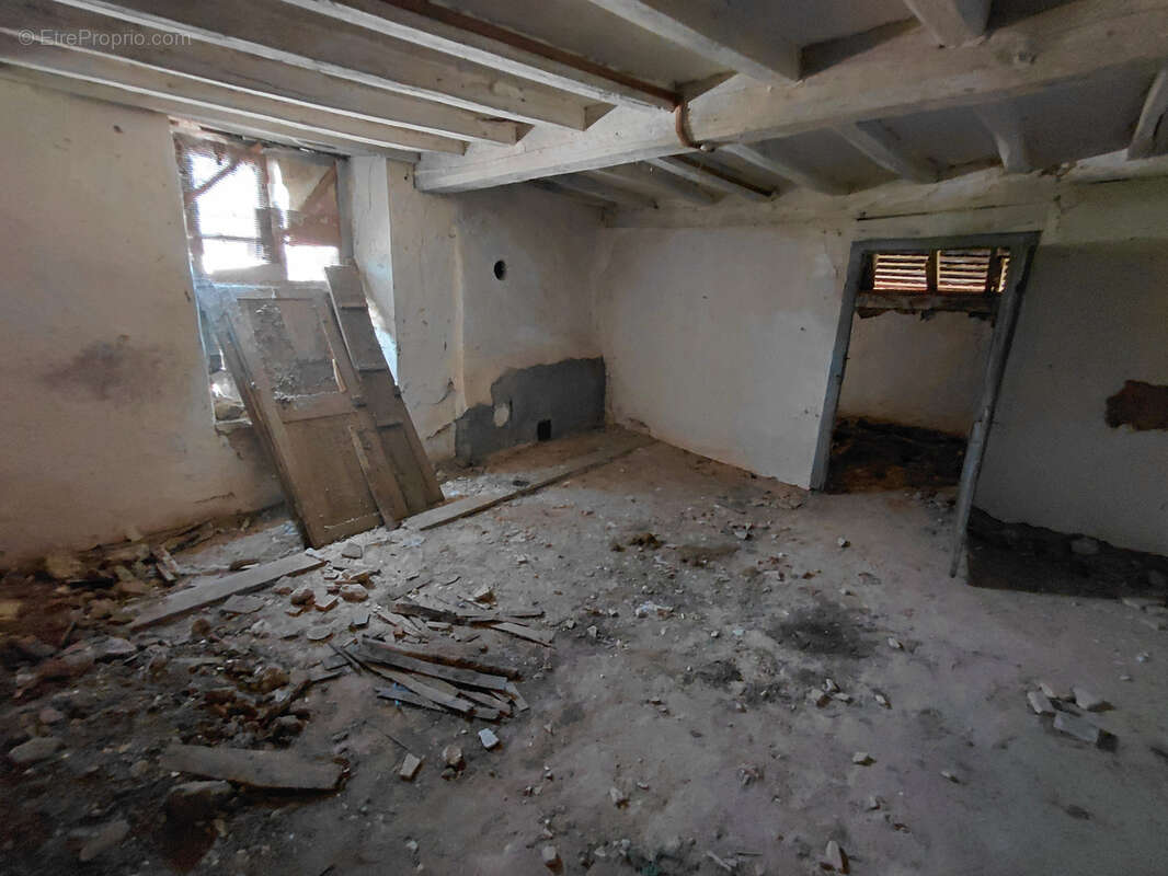 Maison à rénover située entre La Flèche et Baugé... - photo 7