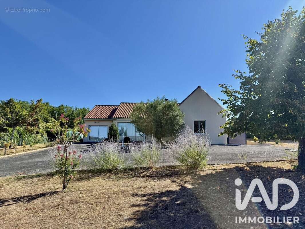 Maison 160 m² à Aubas  - photo 2