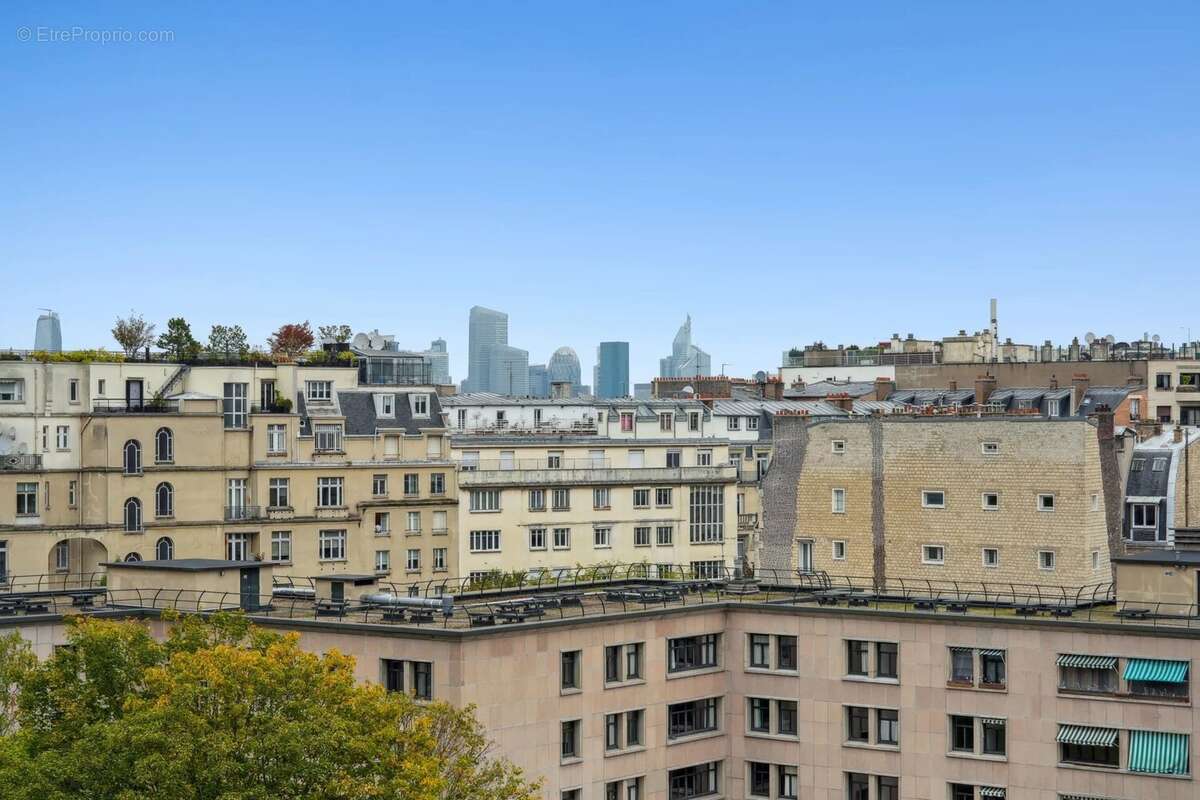 Appartement à PARIS-16E