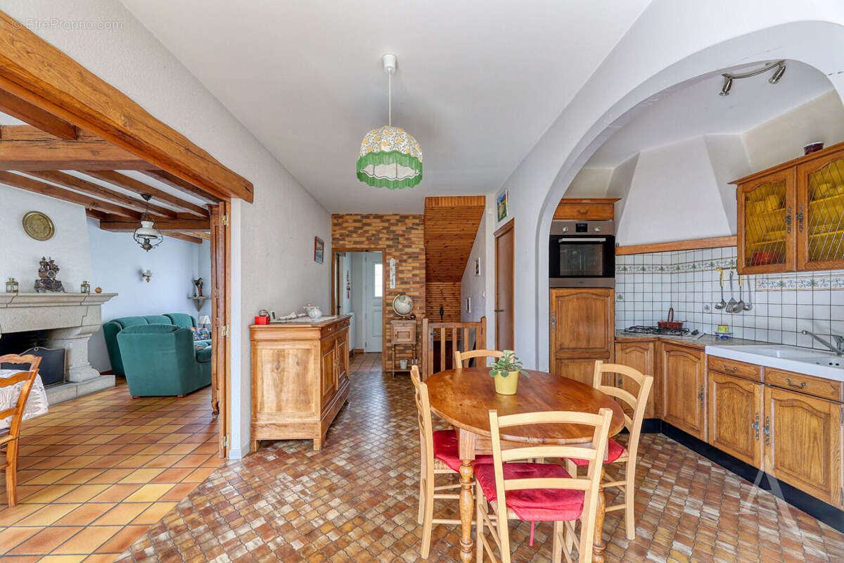 Maison à MONTAIGU