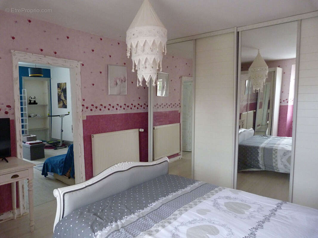 Maison à MONTIGNE-LE-BRILLANT