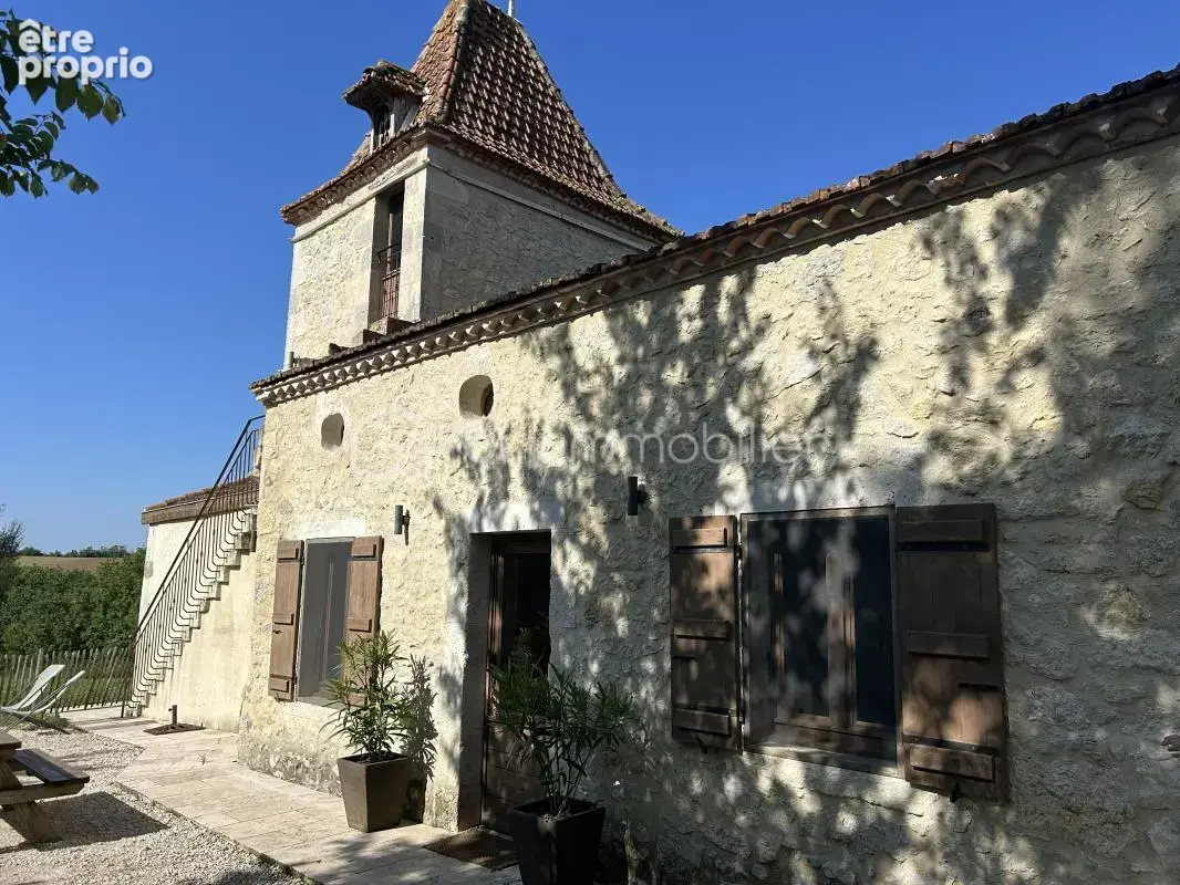 Magnifique propriete en pierres - vue - calme - gites - dependances - source - etang - photo 5
