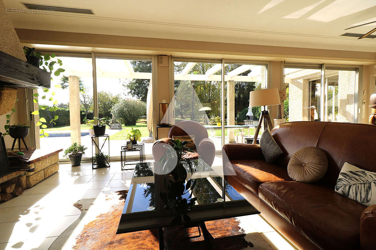 Maison d'architecte avec piscine 9 pièces 232.74 m² - photo 6