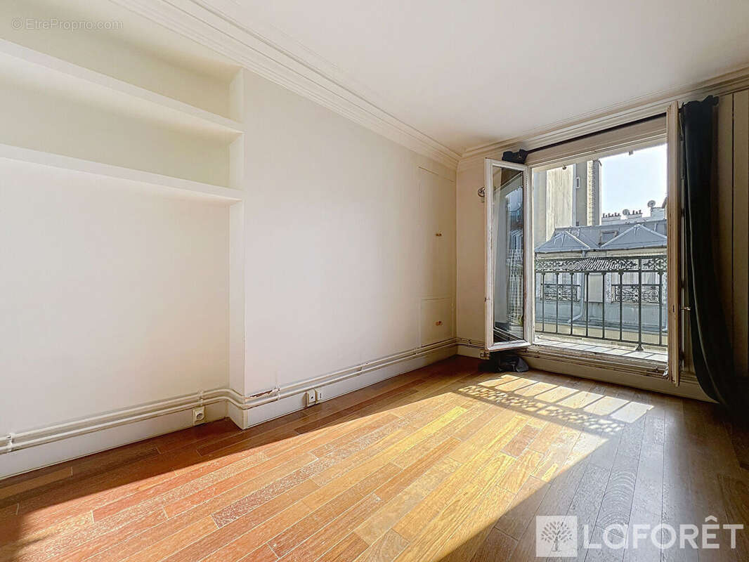 Appartement à PARIS-2E