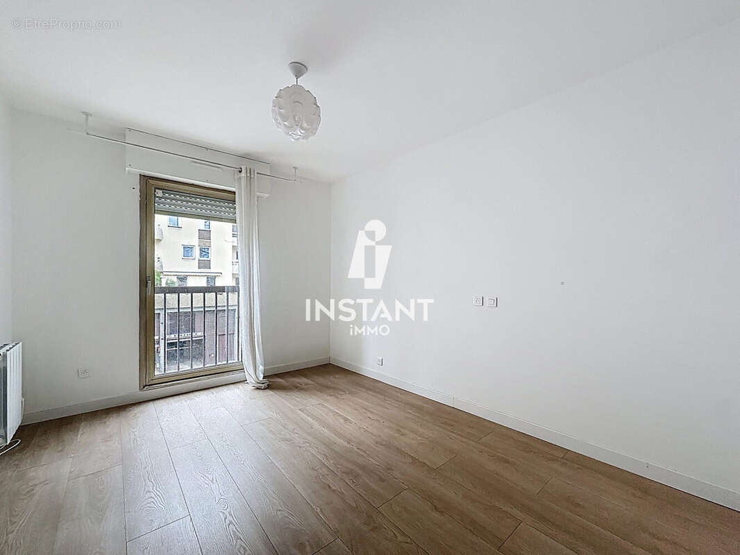 Appartement à CHARENTON-LE-PONT