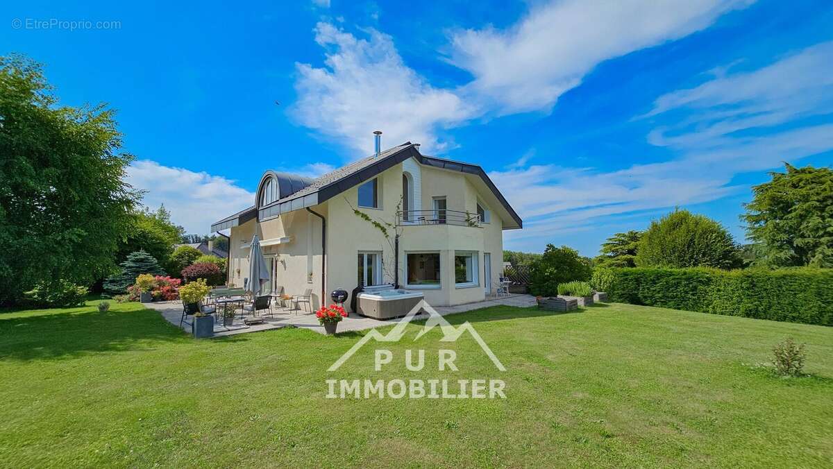 Maison à PERS-JUSSY