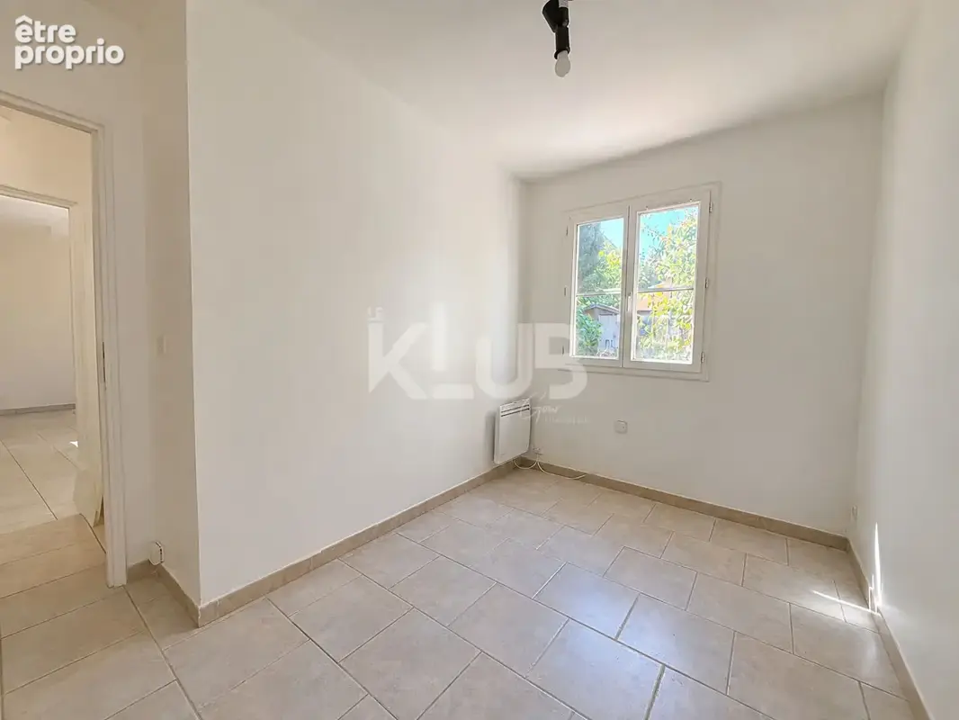 Lambesc - Maison de 120 m², un bien aux multiples possibilités - photo 10