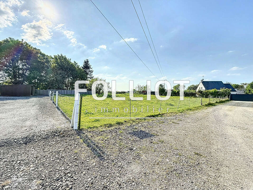 Terrain à SAINT-PLANCHERS