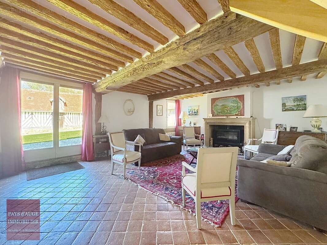 Maison à SAINT-GEORGES-EN-AUGE