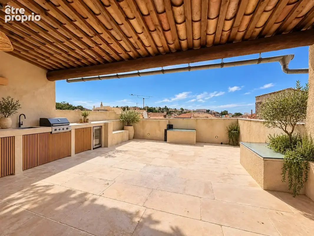 NIMES VAUBAN/CROIX DE FER Magnifique maison rénovée de 165m2 4 pièces, garage 46 m2, terrasse 35 m2 - photo 1