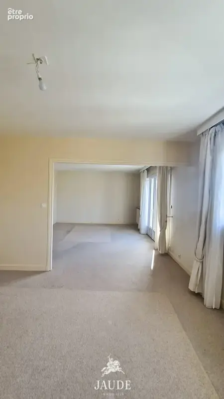 Issoire spacieux appartement t4 de 101 m2 à rafraîchir avec balcon,cave et vue sur l’abbatiale - photo 18