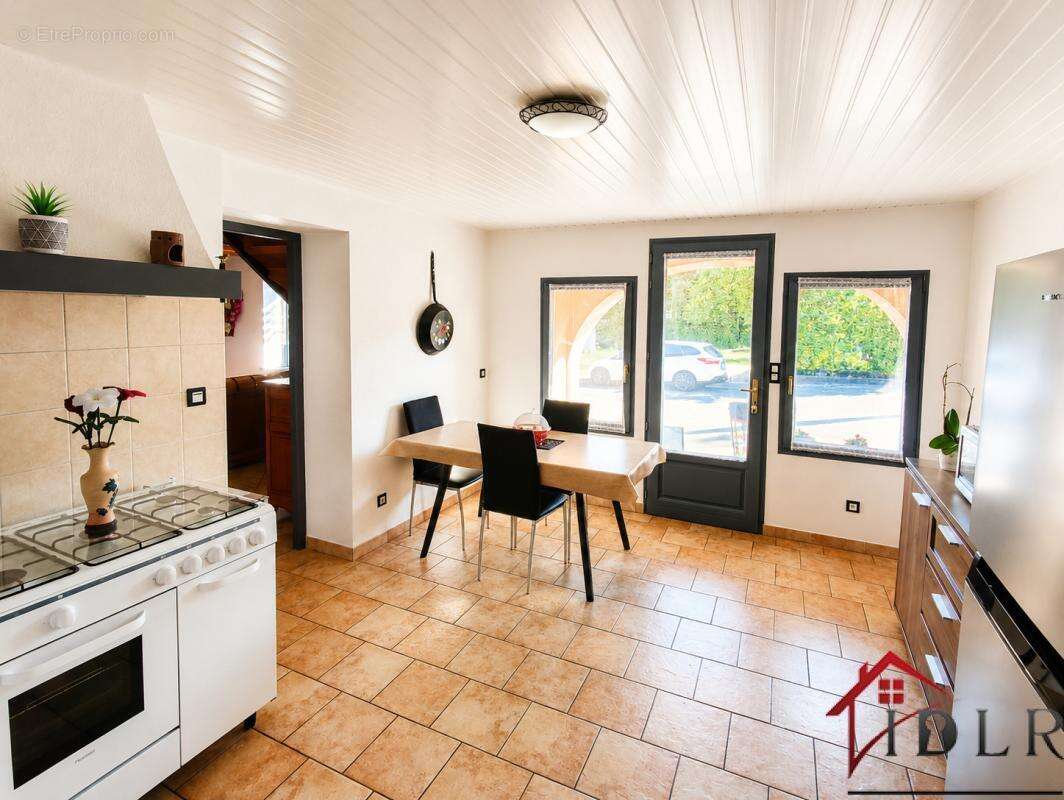 Maison de village - 131 m2 habitables + potentiel 331 m2 - D - photo 4