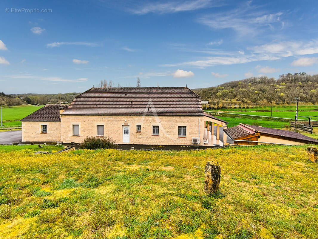 Maison à SALVIAC