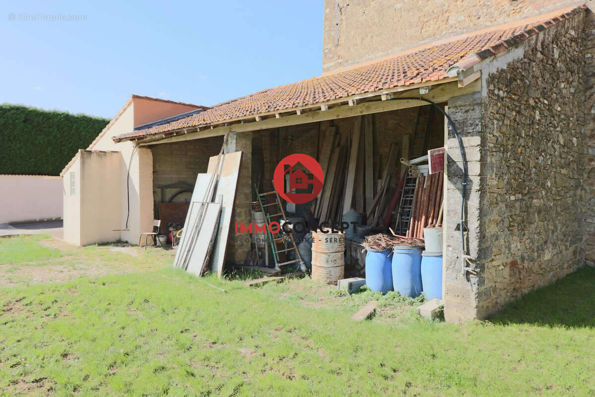 Terrain à LAUDUN-L'ARDOISE