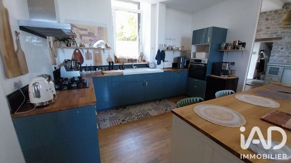 Maison 220 m² à Besse-Et-Saint-Anastaise  - photo 8