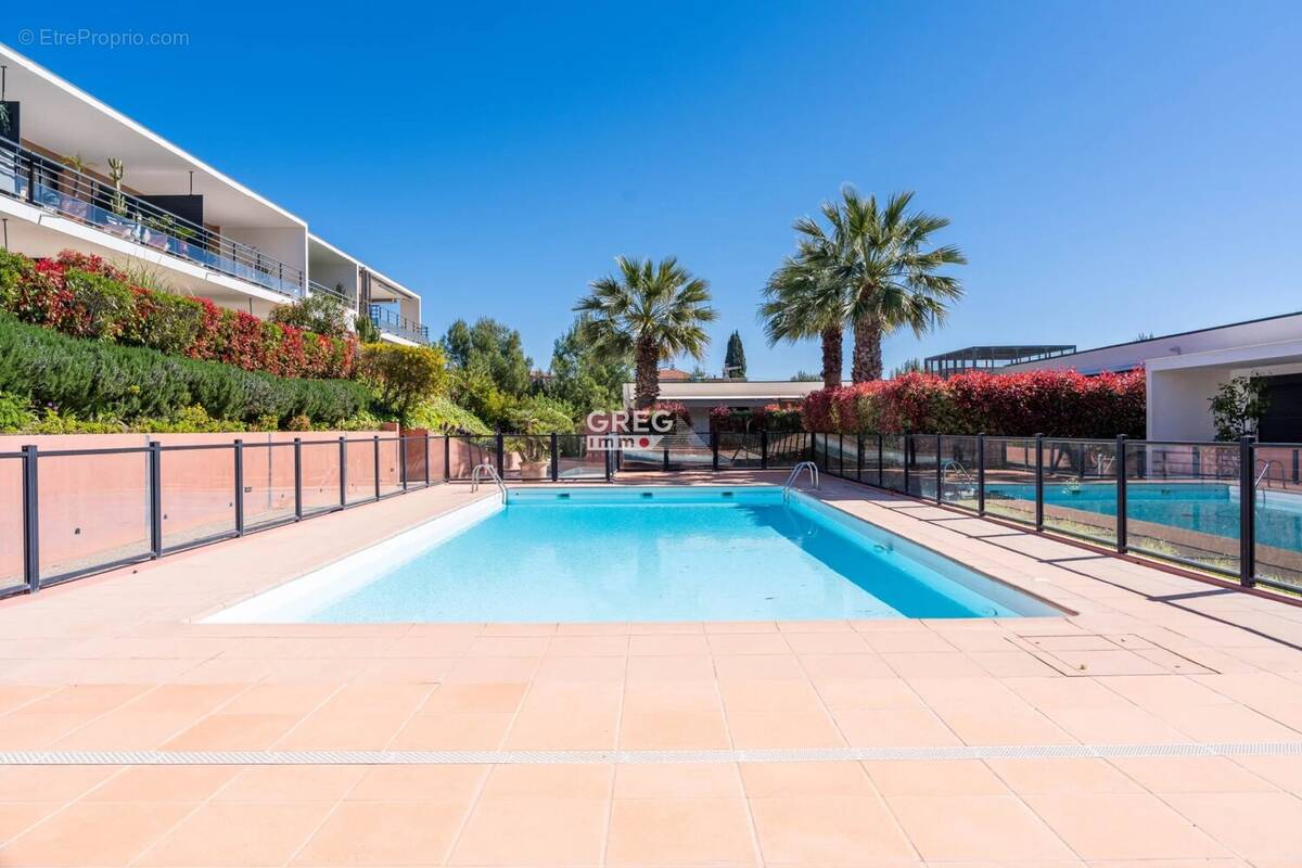 Appartement à SAINT-LAURENT-DU-VAR