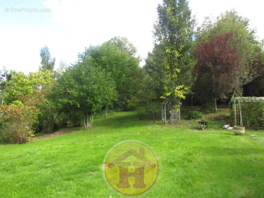 Maison à SAINT-MARTIN-DE-JUSSAC