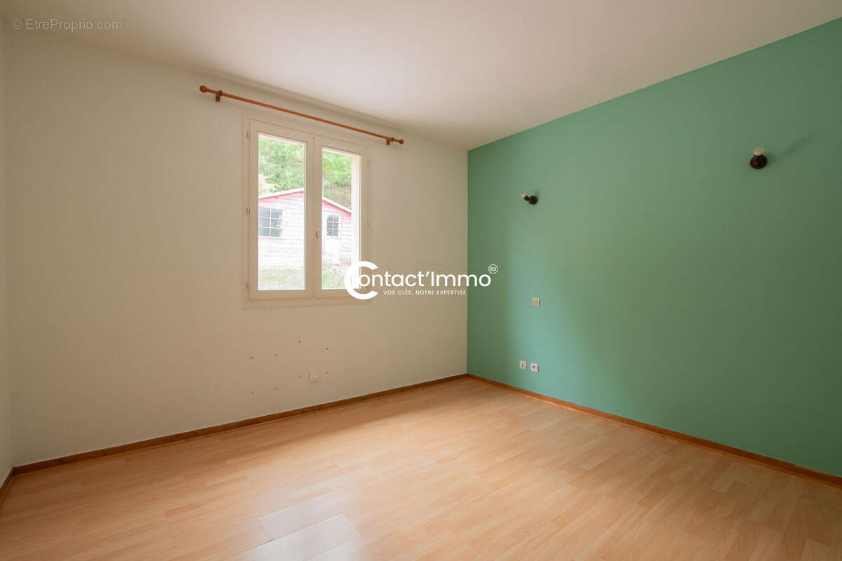 Maison à VIC-LE-COMTE