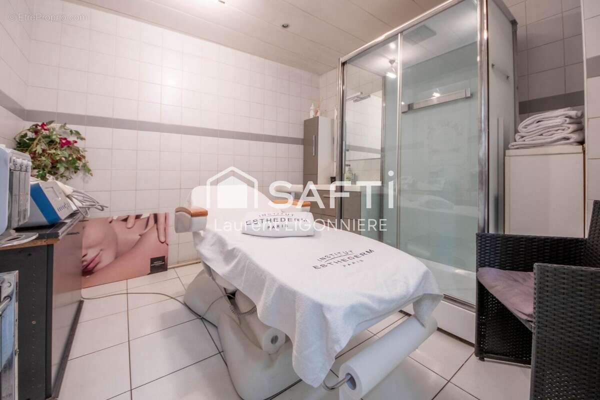 Commerce 57 m² à Lesigny  - photo 5