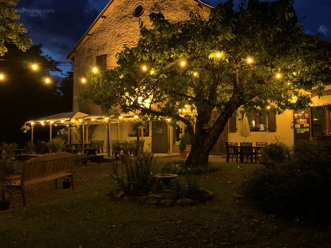 Commerce à SAINT-PIERRE-D'ARGENCON